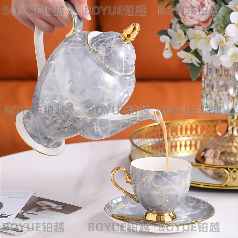 طقم فناجين قهوة وصحون من البور - مراجعة Luxury Gift Set وسعره