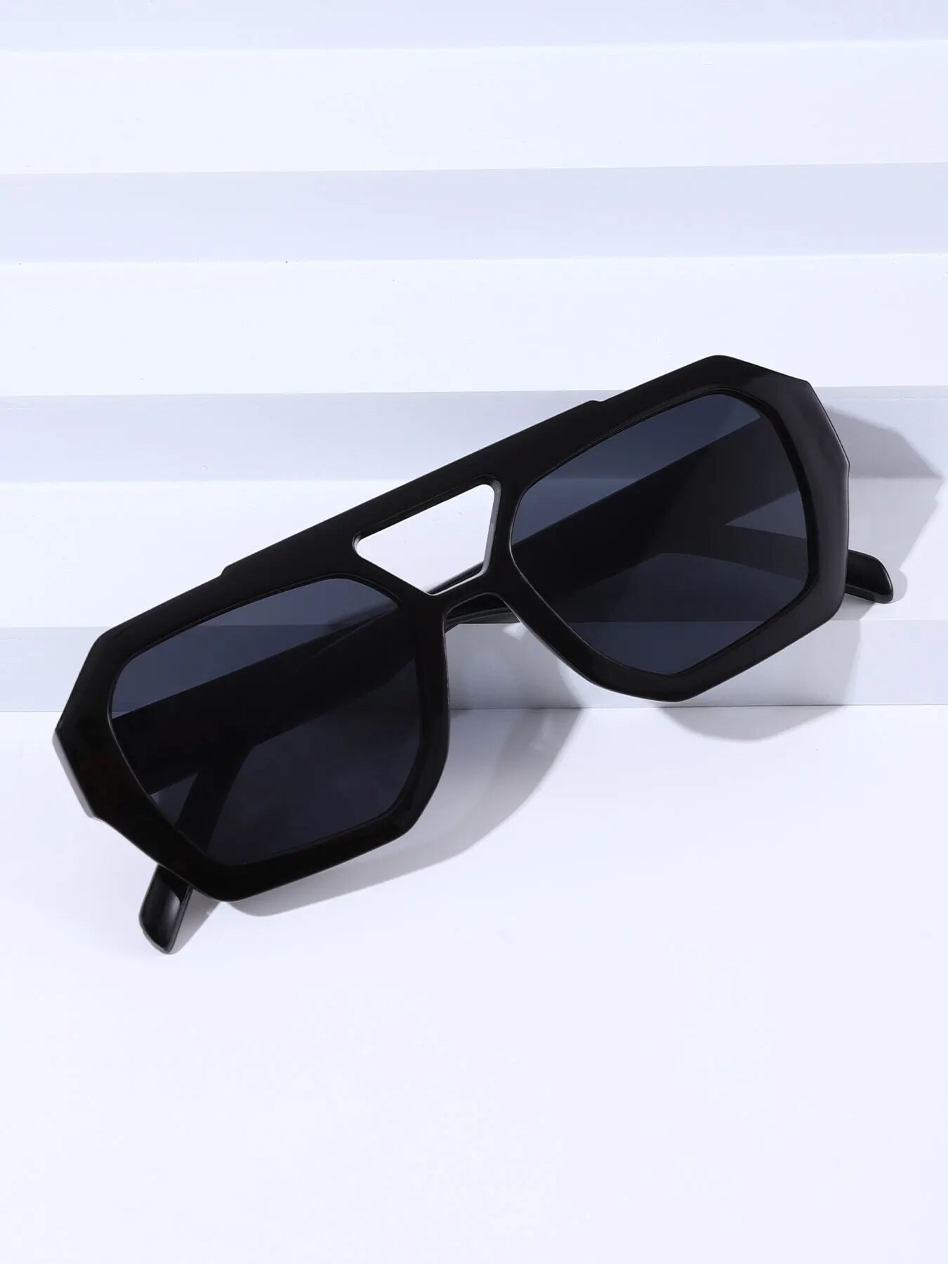 نظارات شمسية مربعة غير منتظمة  - مراجعة Designer Sunglasses وسعره