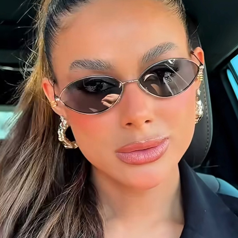 نظارات شمسية نسائية بتصميم عين - مراجعة Designer Sunglasses وسعره